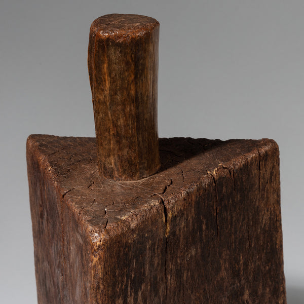 AN ABSTRACT PRACTICAL WOOD CART CHOCK FROM BURKINA FASO  ( No 1274)